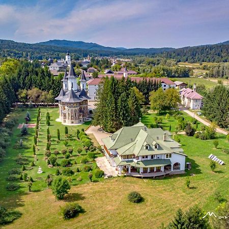 Гостевой дом Casa "Ierusalim-Hozeva-Hozeva" Minastirea Neamt Экстерьер фото