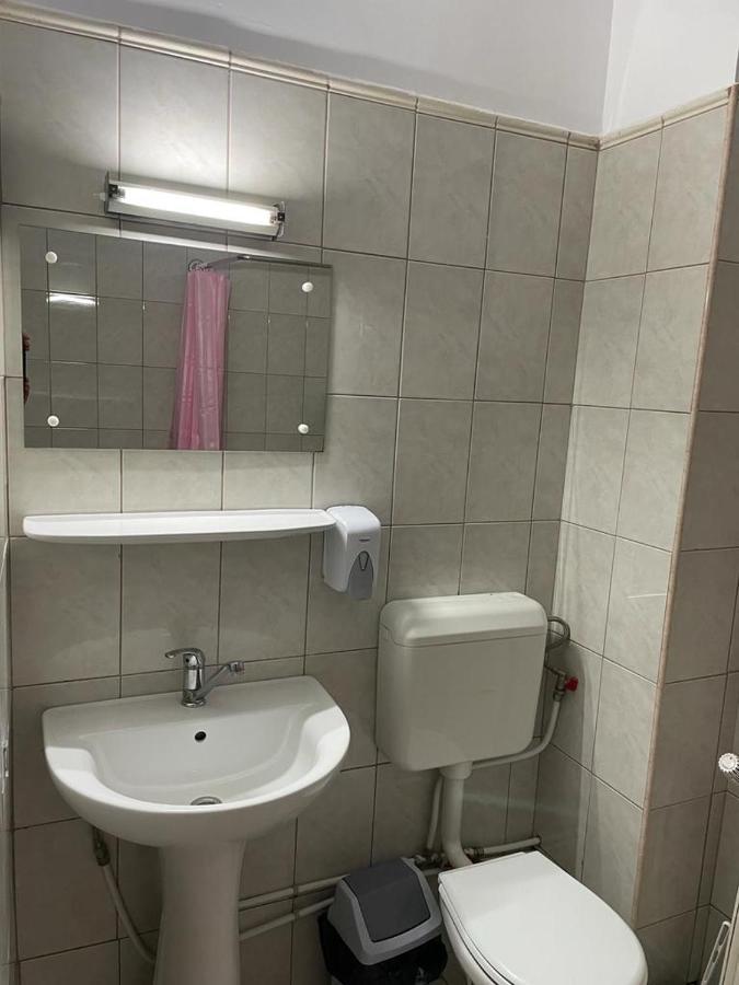 Гостевой дом Casa "Ierusalim-Hozeva-Hozeva" Minastirea Neamt Экстерьер фото