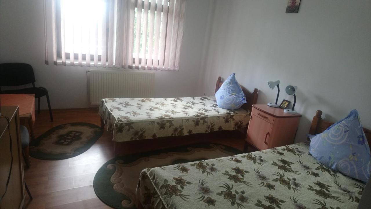 Гостевой дом Casa "Ierusalim-Hozeva-Hozeva" Minastirea Neamt Экстерьер фото